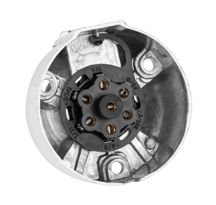 gniazdo-przyczepowe-7-pinowe-aluminiowe-2.png